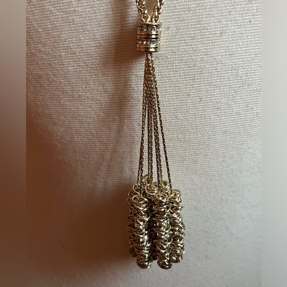 Classic and contemporary at the same time. Gold multi/tassel statement necklace - Picture 2 of 12